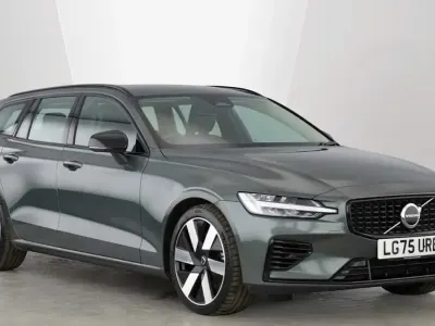 Used Volvo V60 Plus 345 HP (253 kW) 2025 Green Estate