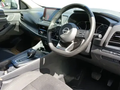 Usado Nissan Qashqai Acenta Premium 158 CV (116 kW) 2023 Gris SUV