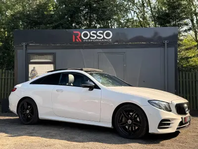Usado Mercedes E220 AMG Line Premium Plus 2017 Blanco Coupe