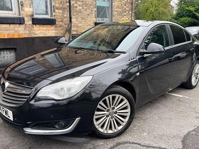 Used Vauxhall Insignia Design Edition 140 HP (102 kW) 2014 Black Hatchback