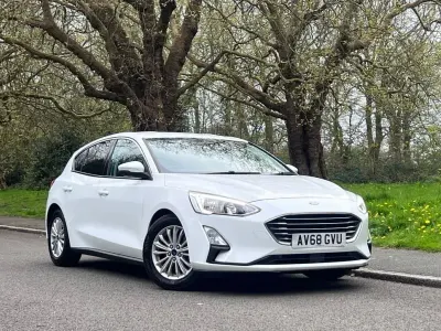 Begagnad Ford Focus Titanium 125 HK (91 kW) 2018 Vit Halvkombi