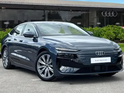 Usado Audi A6 e-tron Sport 210 kW (286 CV) 2025 Azul Utilitario