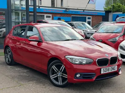Begagnad BMW 120 Sport Line 184 HK (135 kW) 2018 Röd Halvkombi