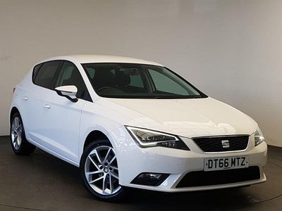 Used Seat Leon SE Dynamic 110 HP (80 kW) 2017 White Hatchback