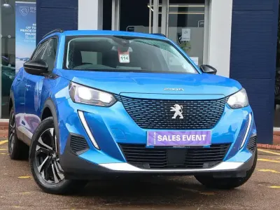 Używany Peugeot e-2008 Allure Premium 100 kW (136 KM) 2022 Niebieski SUV