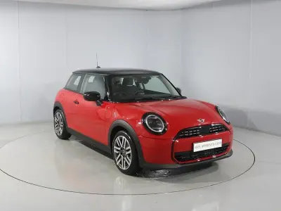Gebraucht Mini Cooper Hatch 113 kW (154 PS) 2025 Rot Kleinwagen