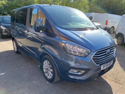 Begagnad Ford Tourneo Custom Titanium 2019 Blå Van