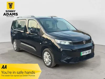 Used Vauxhall Combo Design Edition 100 kW (136 HP) 2025 Black MPV