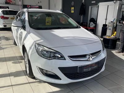 Used Vauxhall Astra Elite 2014 White Estate