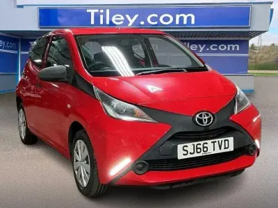 Used Toyota Aygo 69 HP (50 kW) 2016 Red Hatchback