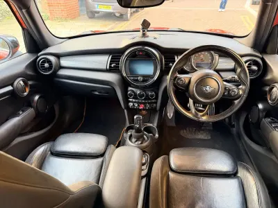Używany Mini Cooper Hatch 2019 Pomarańczowy Hatchback