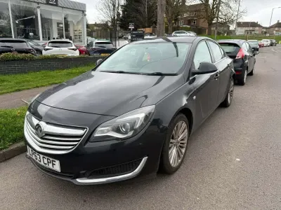 Używany Vauxhall Insignia 140 KM (102 kW) 2014 Czarny Hatchback
