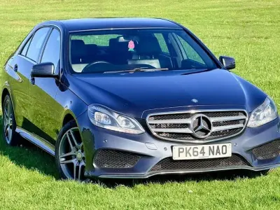 Usado Mercedes E350 AMG line 258 HP (189 kW) 2014 Cinzento Sedan