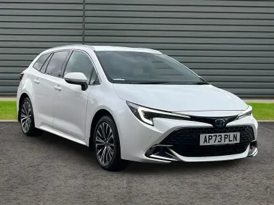 Used Toyota Corolla Design 140 HP (102 kW) 2024 White Estate