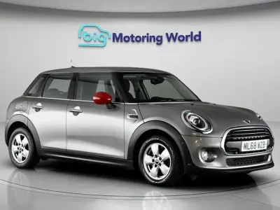 Usado Mini Cooper Hatch 136 CV (100 kW) 2018 Plateado Utilitario