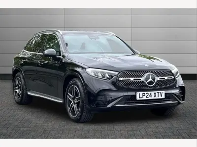 Begagnad Mercedes GLC300e AMG line 254 HK (186 kW) 2024 Svart SUV