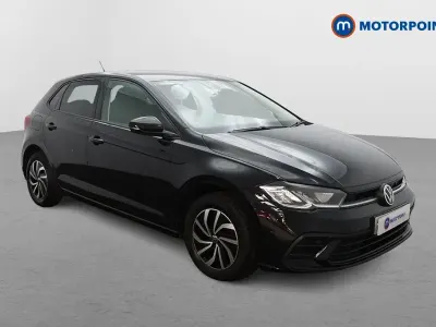 Begagnad VW Polo Life 2022 Svart Halvkombi