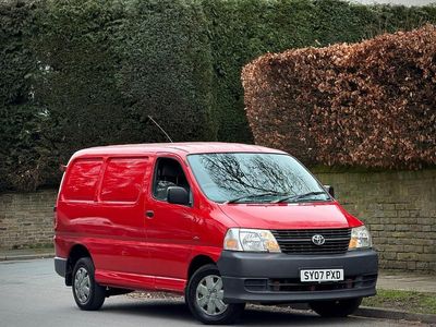 Used Toyota HiAce 88 HP (64 kW) 2007 Red Van