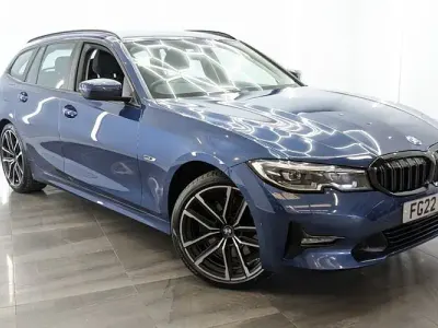 Usado BMW 330e Sport Line 292 CV (214 kW) 2022 Azul Familiar