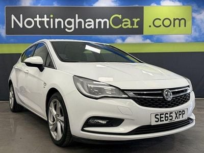 Used Vauxhall Astra SRi 150 HP (110 kW) 2016 White Hatchback