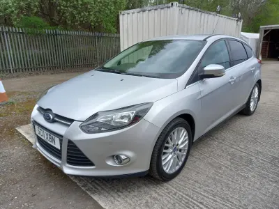 Used Ford Focus Zetec 125 HP (91 kW) 2011 Silver Hatchback