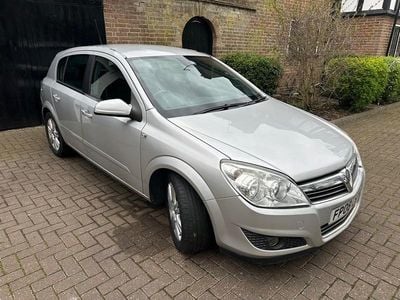 Used Vauxhall Astra Design Edition 2008 Silver Hatchback