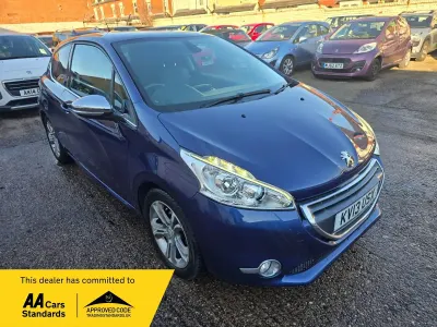 Used Peugeot 208 Allure 95 HP (69 kW) 2013 Blue Hatchback