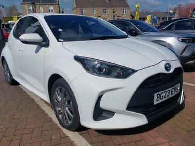 Usado Toyota Yaris Hybrid 116 HP (85 kW) 2023 Branco Citadino