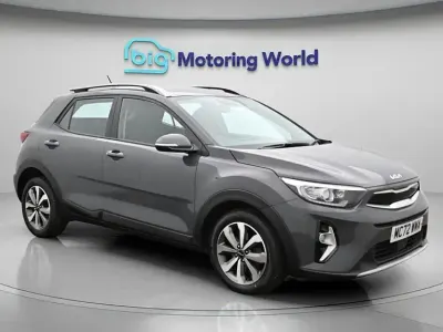 Usado Kia Stonic 99 HP (72 kW) 2023 Cinzento SUV