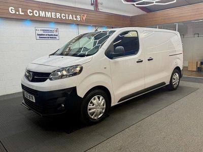 Used Vauxhall Vivaro S 120 HP (88 kW) 2022 White MPV