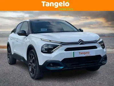 Begagnad Citroën e-C4 Shine 100 kW (136 HK) 2022 Vit Halvkombi