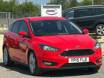 Used Ford Focus Zetec 120 HP (88 kW) 2015 Red Hatchback