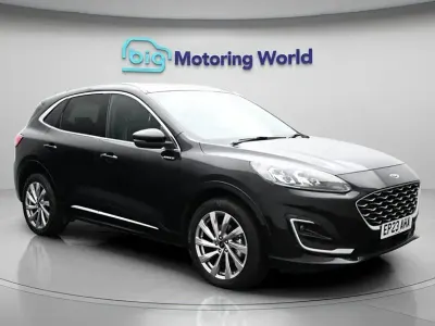 Usado Ford Kuga Vignale 190 HP (139 kW) 2023 Preto SUV