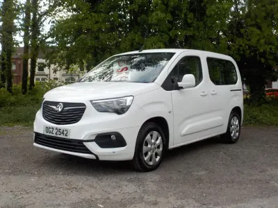 Używany Vauxhall Combo S 130 KM (95 kW) 2019 Biały Minivan