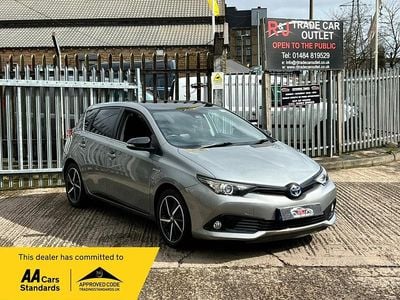 Używany Toyota Auris Hybrid 2017 Szary Hatchback