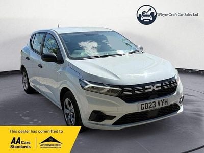 Begagnad Dacia Sandero Essentiel 2023 Vit Halvkombi