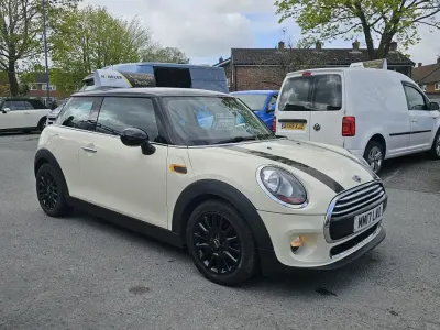 Used Mini Cooper D Hatch 2017 White Hatchback