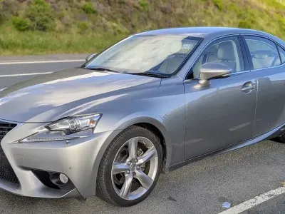 Used Lexus IS300h 219 HP (161 kW) 2014 Silver Sedan