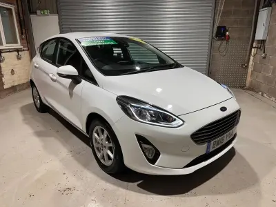 Used Ford Fiesta Zetec 70 HP (51 kW) 2018 White Hatchback