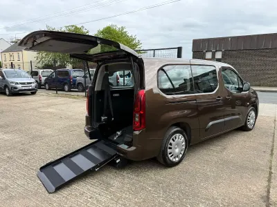 Used Vauxhall Combo Design Edition 110 HP (80 kW) 2020 Brown MPV