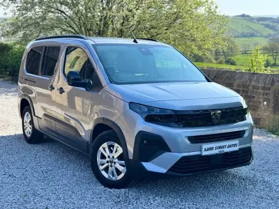 Używany Peugeot Rifter Allure 2025 Szary Minivan