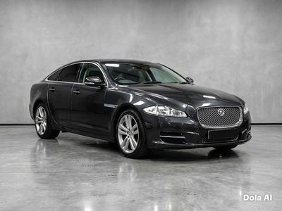 Usado Jaguar XJ Premium Luxury 275 HP (202 kW) 2011 Cinzento Sedan