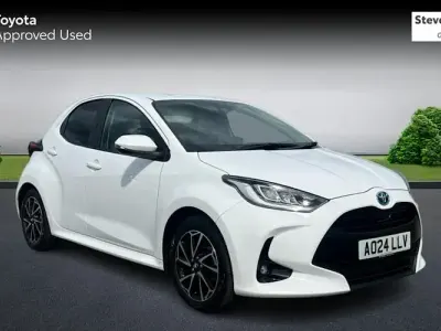 Used Toyota Yaris Design 116 HP (85 kW) 2024 White Hatchback