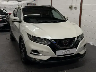 Usado Nissan Qashqai N-Connecta 115 HP (84 kW) 2017 Branco SUV