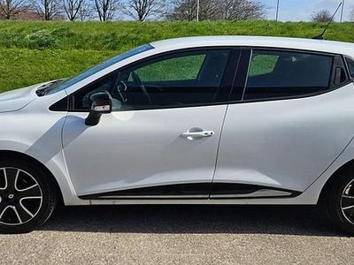 Used Renault Clio IV Dynamique 2014 White Hatchback