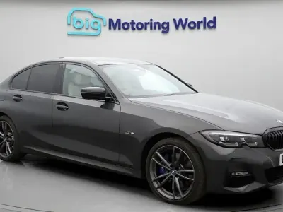 Usado BMW 330e M Sport 292 HP (214 kW) 2022 Cinzento Sedan