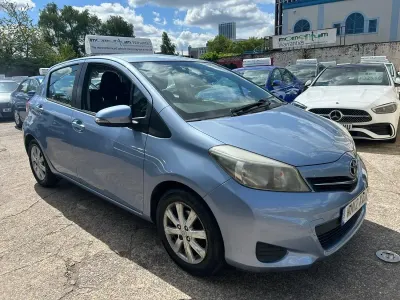 Used Toyota Yaris 99 HP (72 kW) 2012 Blue Hatchback