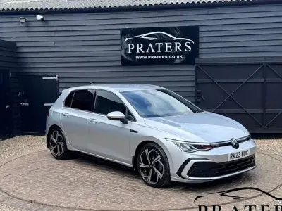 Usado VW Golf VIII R-line 150 CV (110 kW) 2023 Plateado Utilitario