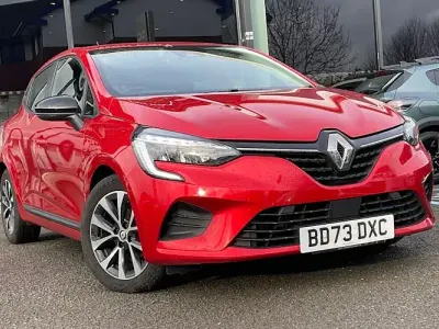 Used Renault Clio Evolution 90 HP (66 kW) 2023 Red Hatchback