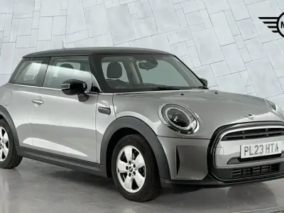 Używany Mini Cooper Classic 134 KM (98 kW) 2023 Srebrny Hatchback